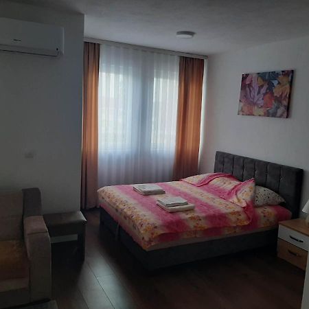 Bed and Breakfast Vila Centar Mb Сеница Экстерьер фото