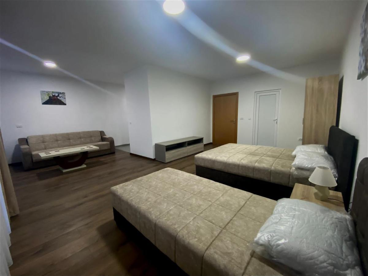 Bed and Breakfast Vila Centar Mb Сеница Экстерьер фото