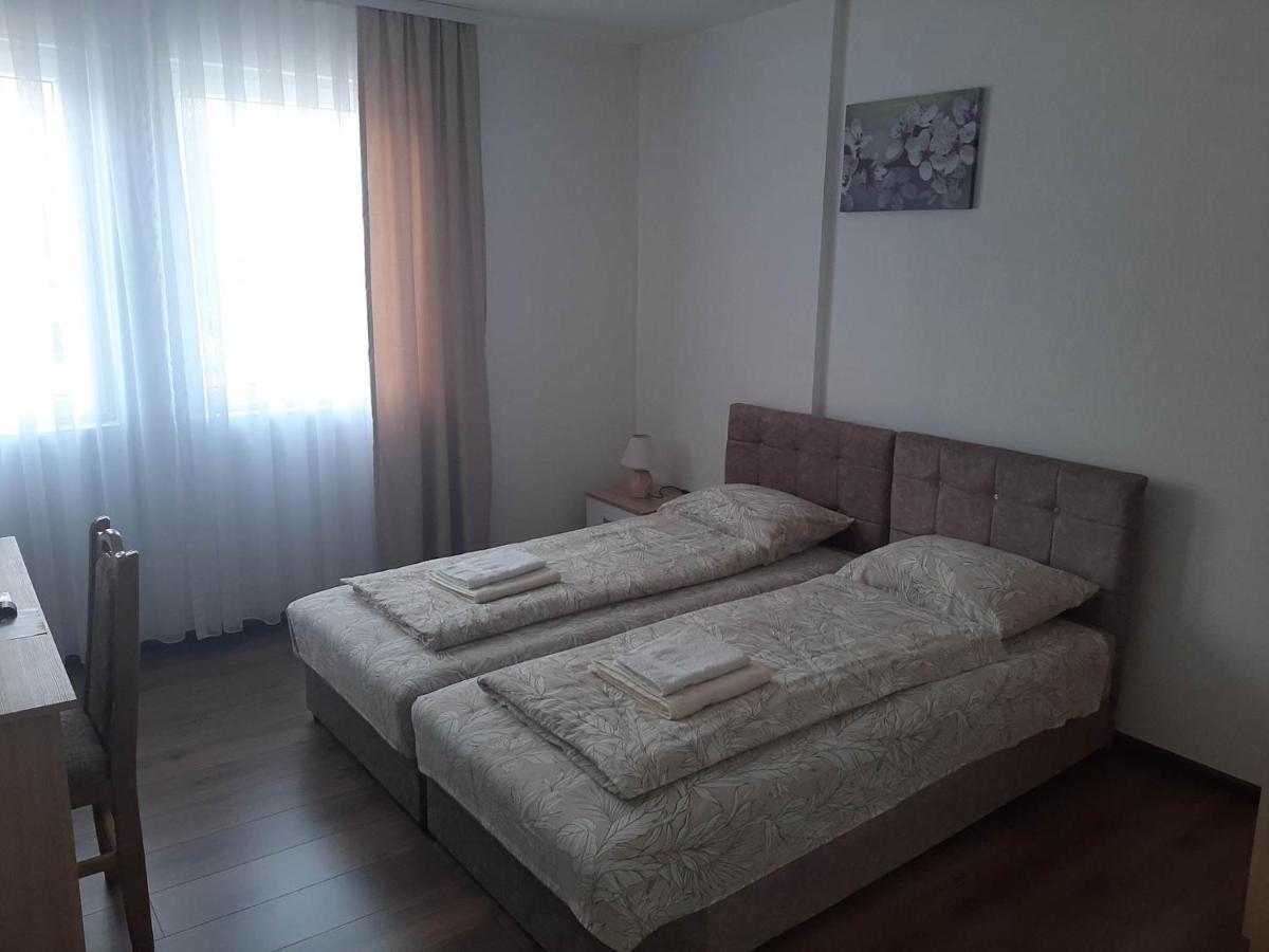 Bed and Breakfast Vila Centar Mb Сеница Экстерьер фото