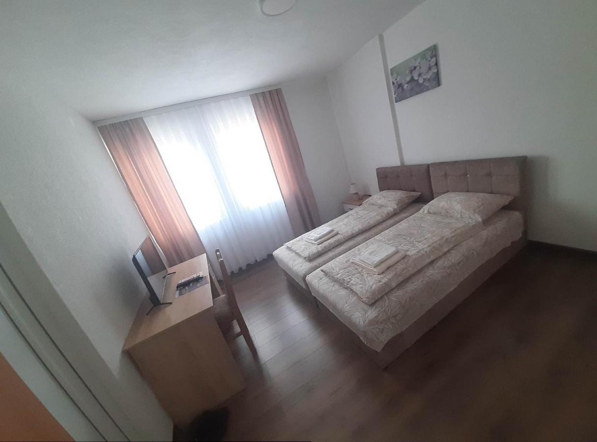 Bed and Breakfast Vila Centar Mb Сеница Экстерьер фото