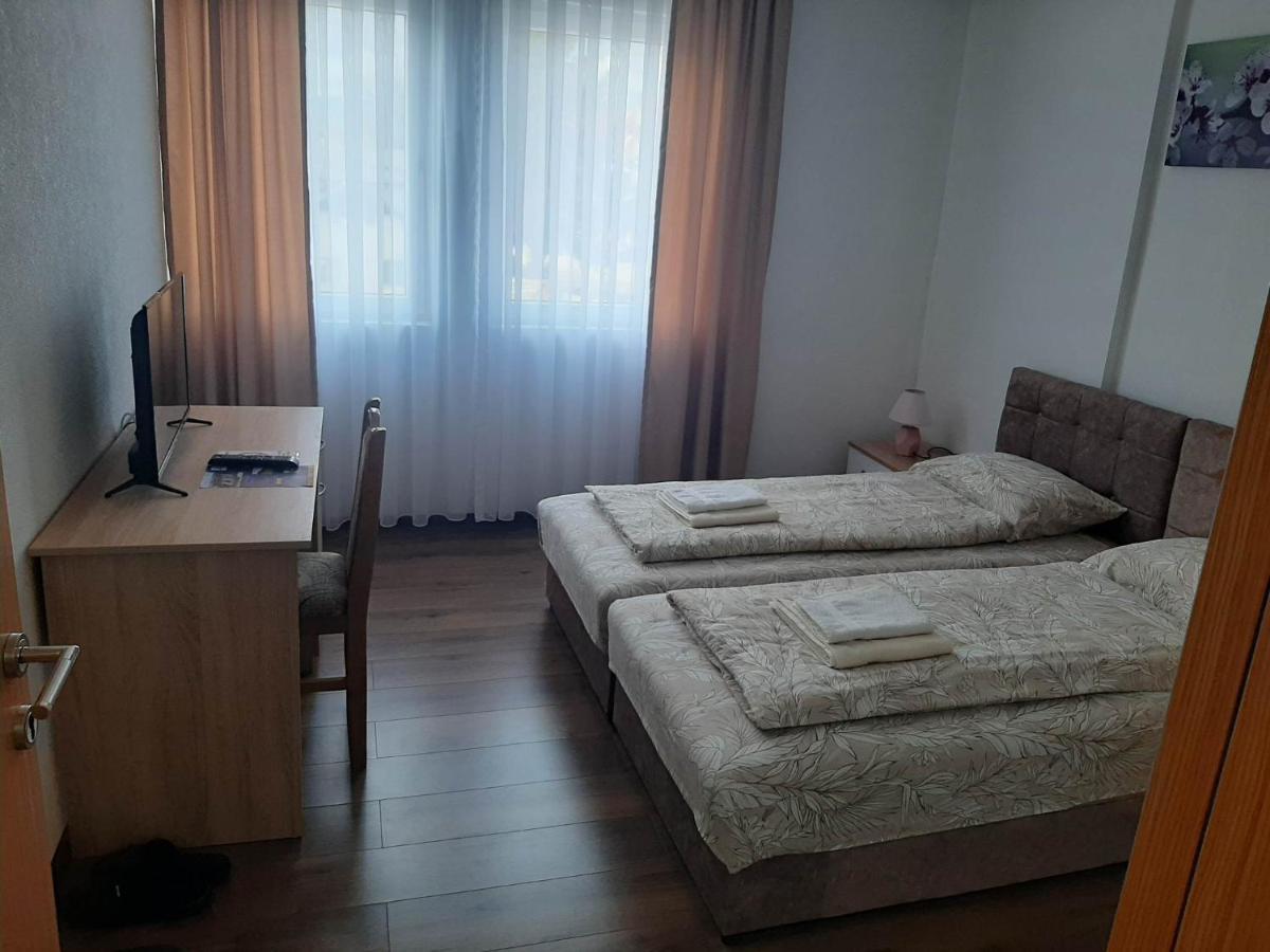 Bed and Breakfast Vila Centar Mb Сеница Экстерьер фото